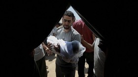 Dokter Gaza: Pola Luka Tembak Korban Tewas Anak Ada di Dada dan Kepala