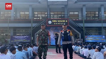 VIDEO: Momen Anggota TNI-Polri Terlibat dalam MPLS di SMK Bandung