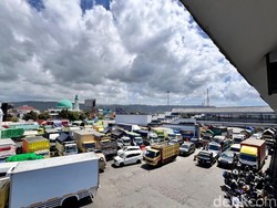 Pelabuhan Ketapang Nyaris Lumpuh, Sopir Truk Blokade Pintu Keluar
