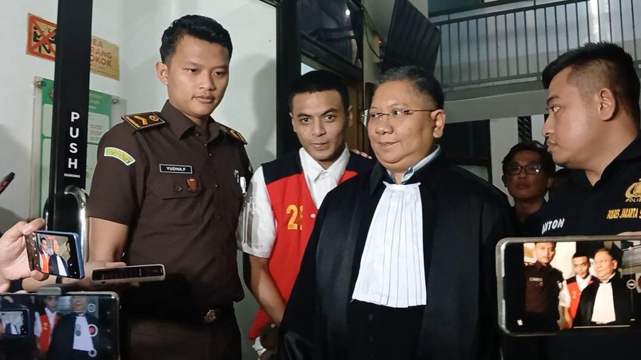 Vadel Badjideh usai sidang Vadel Badjideh saat ditemui di PN Jakarta Selata, Rabu, 16 Juli 2025.