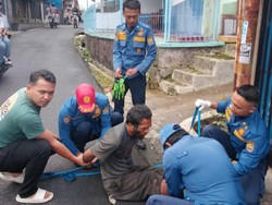 Damkar Turun Tangan Kala ODGJ Bikin Resah Warga Kawali Ciamis