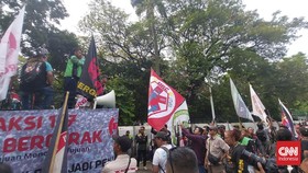 Ratusan Ojol Demo di Monas, Tolak Potongan 10 Persen