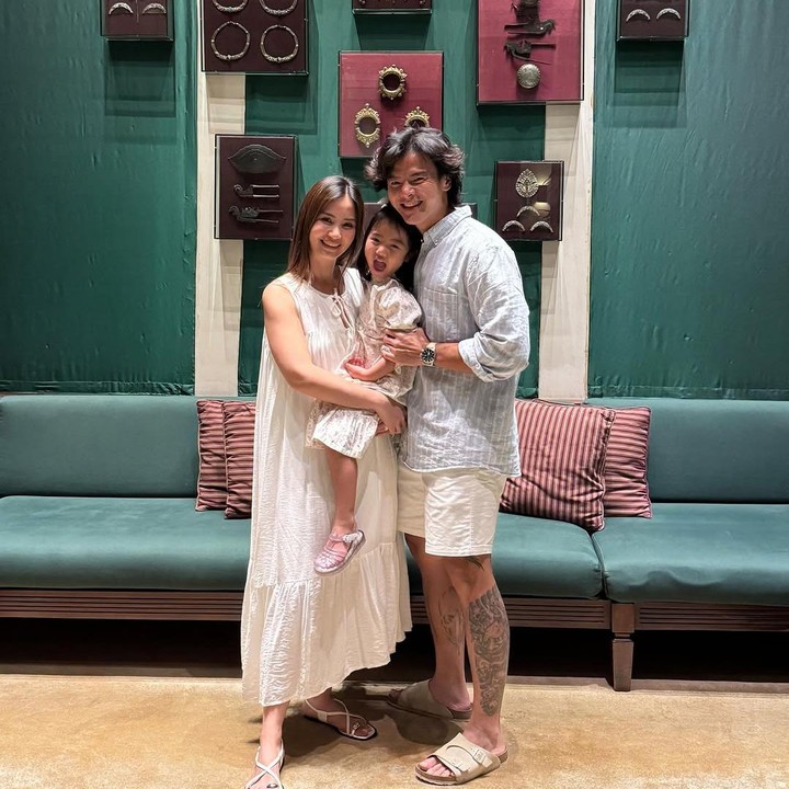 <p>Sejak menikah, kehidupan pribadi Dion memang jarang tersorot media. Meski begitu, Dion kerap membagikan momen kebersamaannya dengan istri dan anak di media sosial. (Foto: Instagram @dionwiyoko)</p>