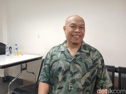 Klarifikasi Edwin Super Bejo soal Viral Video Jualan Roti Pikul di Pasar