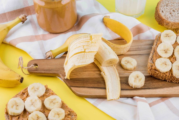 Ilustrasi Pisang dan selai kacang/Foto: freepik.com/freepik