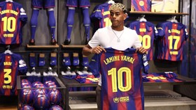 FOTO: Lamine Yamal, Si Nomor 10 Baru Barcelona