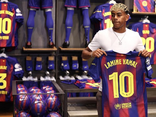 FOTO: Lamine Yamal, Si Nomor 10 Baru Barcelona
