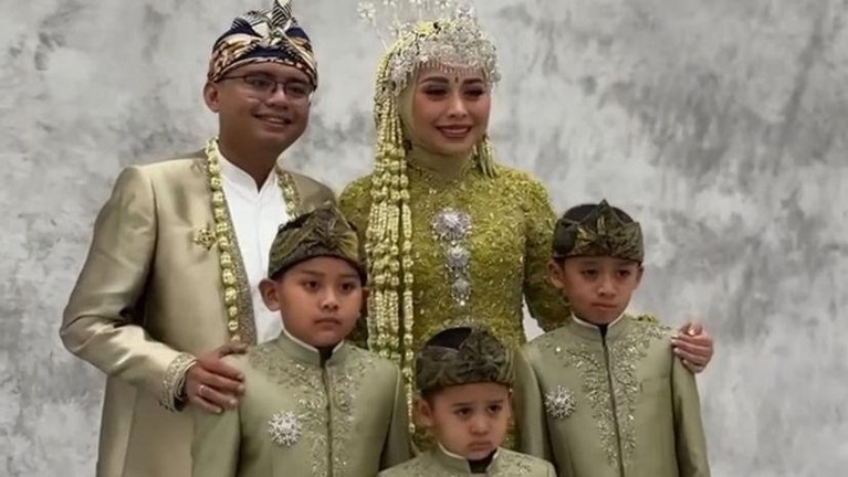 Maula Akbar dan Putri Karlina Maula Akbar dan Putri Karlina
