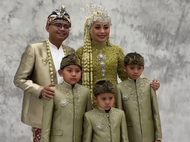 Nikahi Wabup Garut, Ini 7 Potret Maula Akbar Jadi Ayah Sambung 3 Anak Putri Karlina