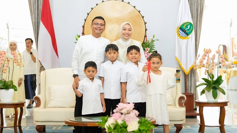 Maula Akbar dan Putri Karlina Maula Akbar dan Putri Karlina