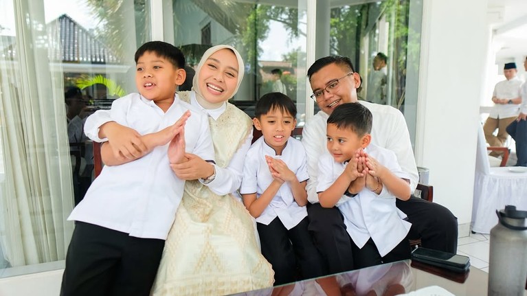 Maula Akbar dan Putri Karlina Maula Akbar dan Putri Karlina