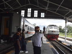 Jabar Siapkan Kereta Kilat, Dedi Mulyadi: Doakan Dapat Uangnya!
