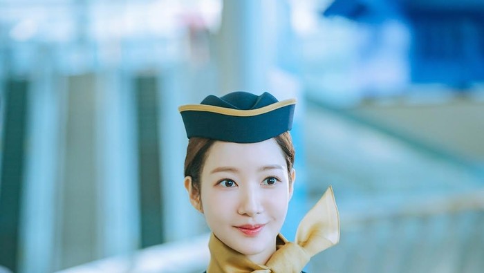 Pakai Seragam Pramugari, Simak Potret Aktris Cantik Park Min Young yang Akan Tampil di Drakor Baru!