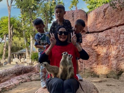Momen Bahagia Paula Verhoeven Ajak Kedua Kedua Putranya Liburan ke Bali