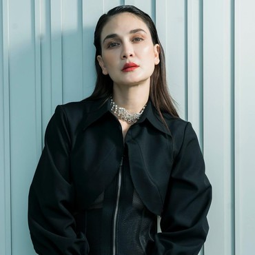 Rahasia Rambut Sehat Luna Maya