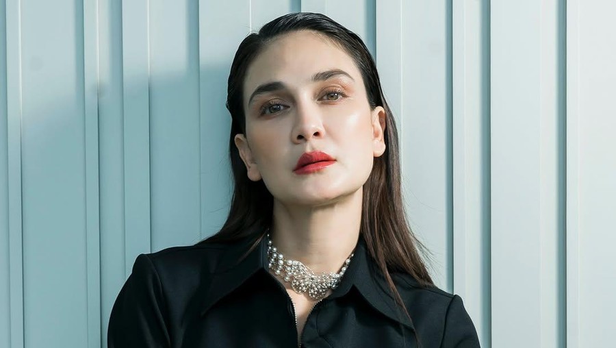 Rahasia Rambut Sehat Luna Maya, Selalu Pakai Produk Ini
