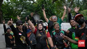 FOTO: Tritura, Tiga Tuntutan Rakyat Aspal dalam Demo Ojol di Monas