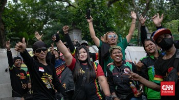 FOTO: Tritura, Tiga Tuntutan Rakyat Aspal dalam Demo Ojol di Monas