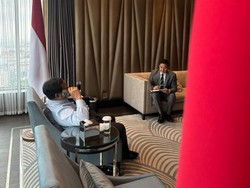 Seskab Teddy Ungkap Momen 17 Menit Prabowo Telepon Trump Nego Tarif Impor AS