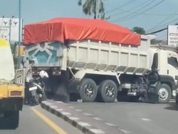 Jalan Poros Maros-Makassar Macet 3 Jam gegara Truk Mogok di Tengah Jalan