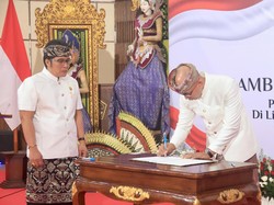 Giri Prasta Lantik Dua Pejabat Tinggi Pemprov Bali