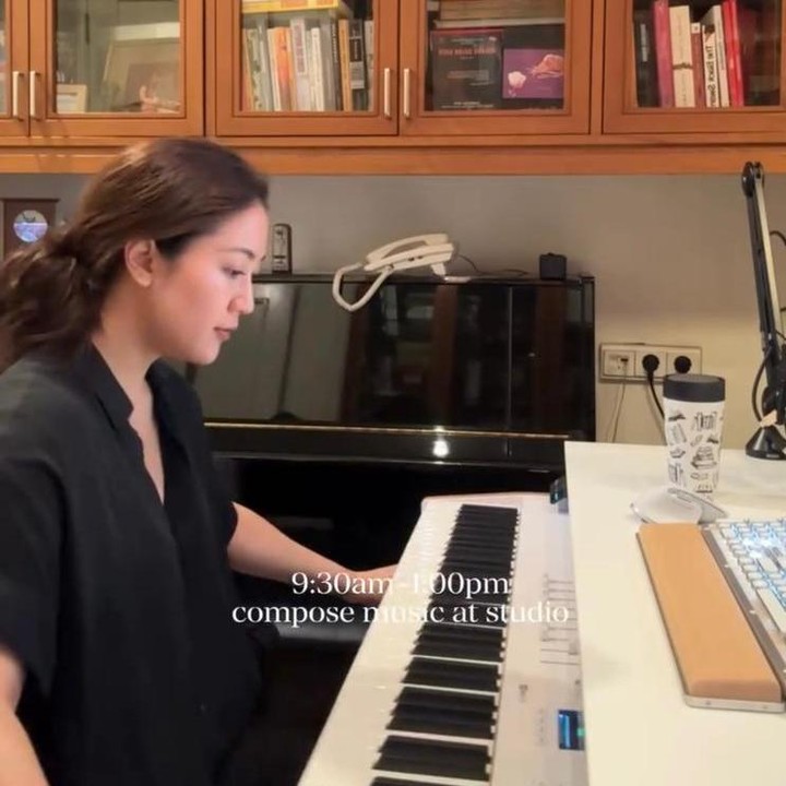 <p>Di tengah kesibukannya, Sherina tetap tampil sebagai sosok yang inspiratif. Lewat konten video <em>a day in my life</em>, Sherina kasih lihat kalau jadi kreatif dan produktif tetap bisa <em>fun</em>, lho! (Foto: Instagram @sherinamunaf)</p>