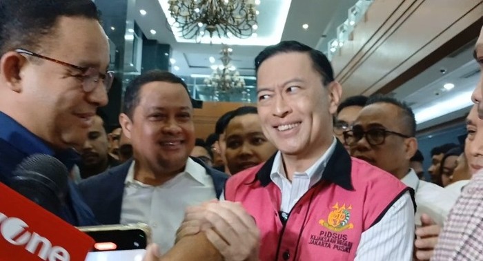 Anies Baswedan memberi dukungan ke Tom Lembong usai divonis 4,5 tahun penjara di kasus korupsi impor gula. (Mulia Budi/detikcom)
