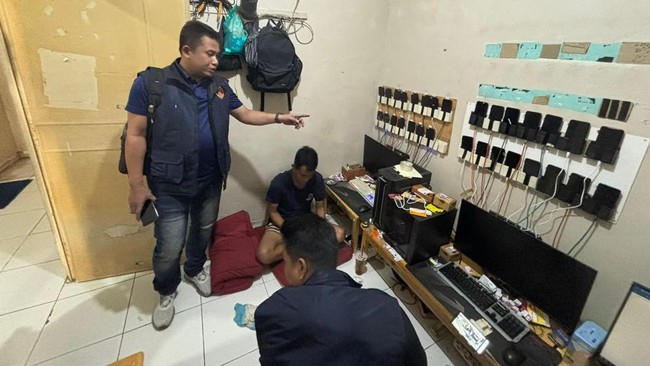 Bareskrim Polri menggerebek markas judi online jaringan China dan Kamboja di Bogor, Bekasi, dan Tangerang. Ada 22 tersangka ditangkap.