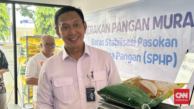 Direktur Utama Perum Bulog Ahmad Rizal Ramdhani memastikan telah mengajukan pengunduran diri dari dinas aktif TNI sejak awal Juni 2025.