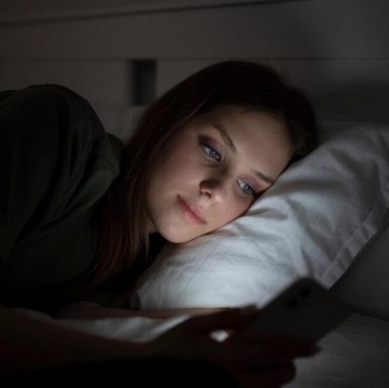 Bukan Cuma Gadget, 5 Hal Sepele yang Diam-diam Mengganggu Tidurmu 