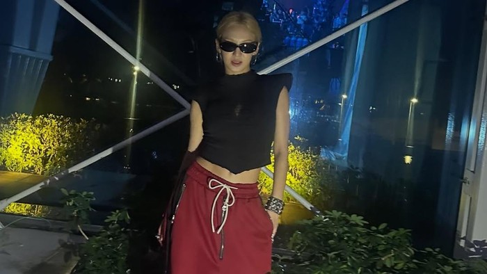 Get The Look: Inspirasi Gaya Boyish yang Seru ala Hyoyeon Girls' Generation