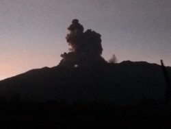 Gunung Marapi Erupsi Malam Ini, Semburkan Abu Vulkanik Setinggi 1 Km
