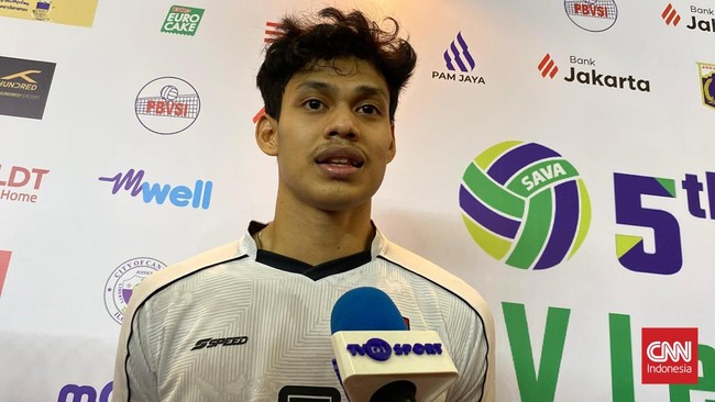 Pemain Timnas Voli Indonesia Boy Arnez Arabi ungkap siasat adaptasi di Jakarta International Velodrome yang disulap jadi arena voli di SEA V League 2025.