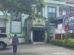 Puluhan Guru PPPK di Blitar Ramai-ramai Ajukan Izin Ceraikan Suami