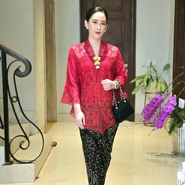 7 Potret Ninik Istri Sah yang Bongkar Dugaan Perselingkuhan Suami dengan Iris Wullur