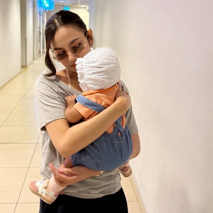 <p>Sejak sang putri lahir, Mahalini dan Rizky Febian sepakat untuk marahasiakan wajah Selina dari publik. Meski tidak diungkap ke publik, pasangan ini tetap sering membagikan aktivitas saat mengasuh Selina di media sosial. (Foto: Instagram @rizkyfbian)</p>