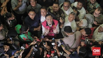FOTO: Tom Lembong Divonis 4,5 Tahun Penjara dan Denda Rp750 Juta
