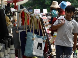 Ekonomi RI Masih Diselamatkan Warung, Bukan Gedung Pencakar Langit