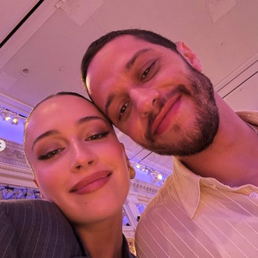 Bahagianya Pete Davidson Sambut Kelahiran Anak Pertama