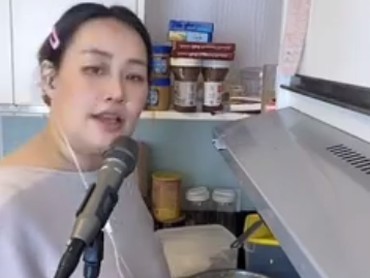 img-title Suami Pinkan Mambo Review Pisang Goreng yang Dijual Istri: Tepung Semua