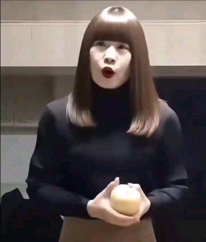 Sosok Sister Hong alias Uncle Red viral menghebohkan warganet. Pria asal Nanjing, Cina ini menyebarkan konten tak senonoh yang menampilkan dirinya berhubungan seksual sambil menyamar sebagai wanita.