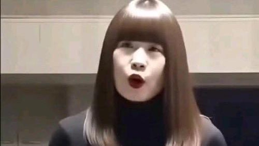 Sister Hong Sosok Sister Hong alias Uncle Red viral menghebohkan warganet. Pria asal Nanjing, Cina ini menyebarkan konten tak senonoh yang menampilkan dirinya berhubungan seksual sambil menyamar sebagai wanita.
