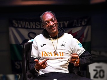 img-title Snoop Dogg Resmi Jadi Bos Klub Sepak Bola Inggris Swansea City