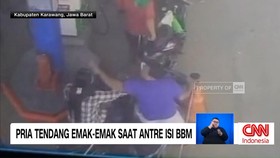 VIDEO: Pria Tendang Emak-Emak Saat Antre Isi BBM