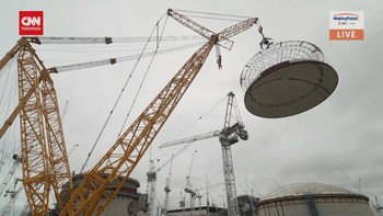 VIDEO: Crane Raksasa Beraksi Pasang Kubah Reaktor Nuklir di Inggris