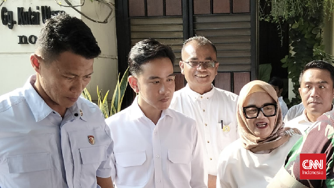 Wakil Presiden Gibran menunggu kehadiran Presiden Prabowo di Kongres PSI di Solo pada 20 Juli. Jokowi juga dijadwalkan hadir di hari pertama kongres.