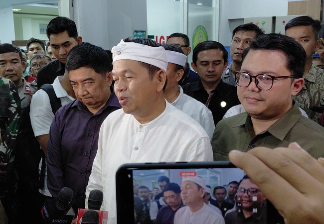 Acara pernikahan putra Gubernur Jawa Barat Dedi Mulyadi, Maula Akbar, dengan Wakil Bupati Garut, Putri Karlina menjadi sorotan setelah menelan korban jiwa.