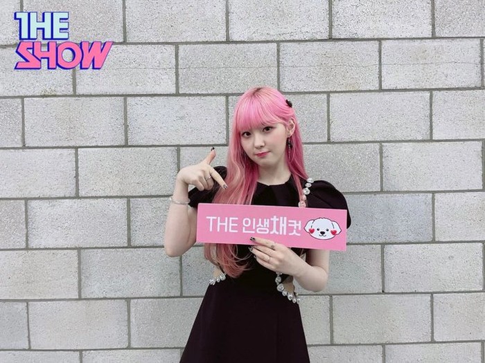 Di awal debutnya bersama KEP1ER, Chae Hyun tampil dengan rambut pink yang cerah. Pesona cerianya pun semakin terpancar/Foto: kep1er.fandom.com