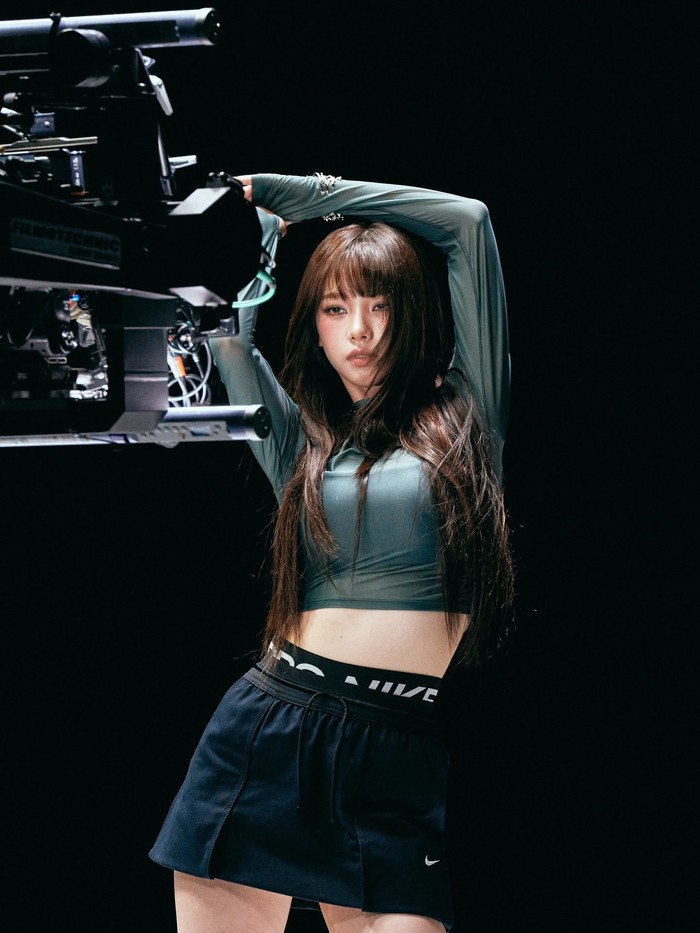 Enggak banyak yang tahu, Karina ternyata punya latar belakang olahraga sejak kecil. Mulai dari balet, futsal, hingga taekwondo, di mana ia bahkan meraih sabuk hitam!/Foto: Instagram.com/hypebeastkr