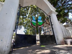 Sunyi di Gerbang Pesta Makan Gratis Pernikahan Anak Dedi Mulyadi